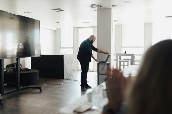 Top strategies for leading an effective business team in the uk